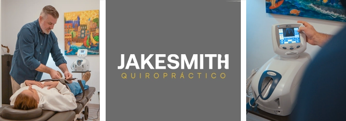 Quiropráctico Palma de Mallorca Jake Smith Examinando A Una Paciente